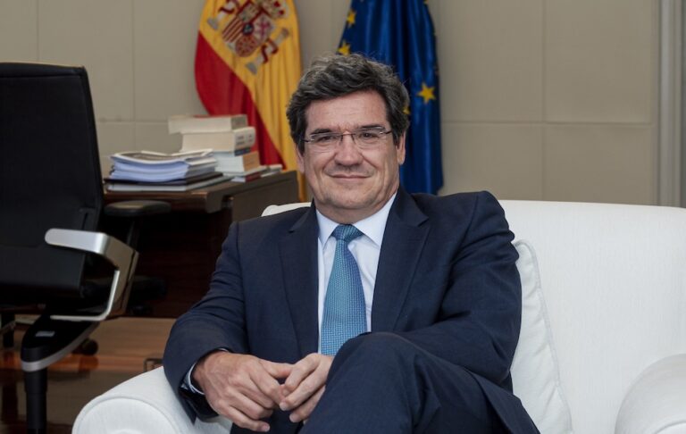 gobierno Joseì Luis Escrivaì_Ministro de Inclusioìn y Seguridad Social_4